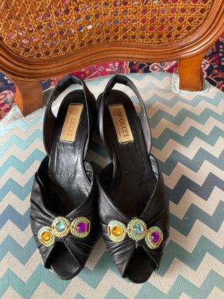 Zapatos Gucci Negros con Pedrería Multicolor