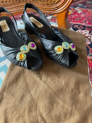 Zapatos Gucci Negros con Pedrería Multicolor