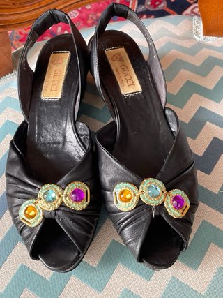 Zapatos Gucci Negros con Pedrería Multicolor