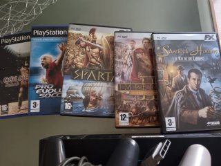 Consola PlayStation 2 con 3 mandos y 5 juegos