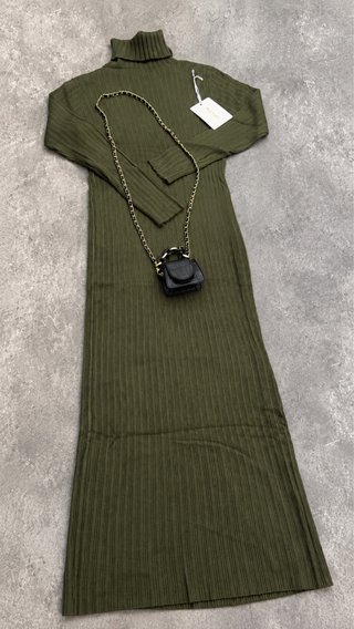 Vestido de punto cuello alto con bolsito incluido