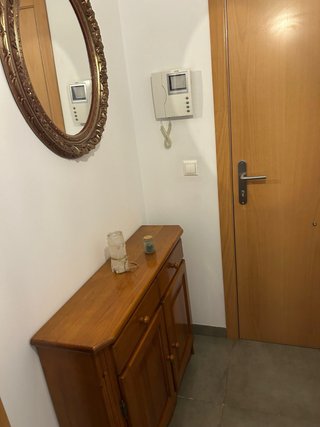 Mueble Recibidor de Madera con Espejo Dorado