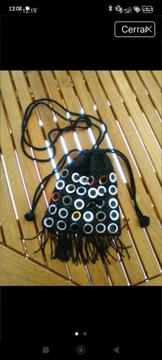 Bolso vintage negro con adornos