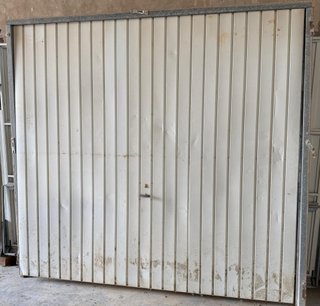Puerta basculante metálica garaje
