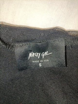 Camisa Negra con Detalle de Malla