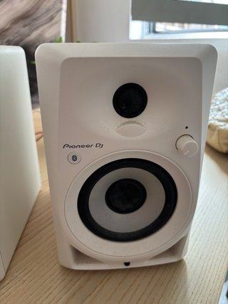 Altavoces Pioneer DJ Blancos