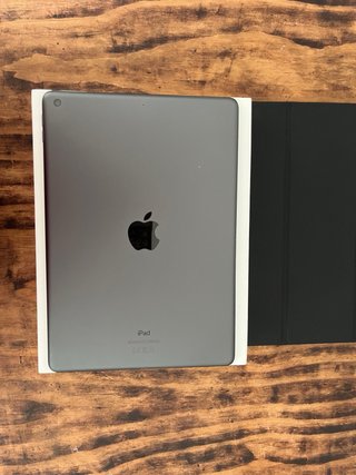 iPad 8ª Gen + Funda Negra