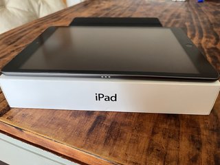 iPad 8ª Gen + Funda Negra