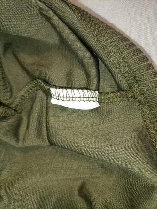Top corto verde oliva