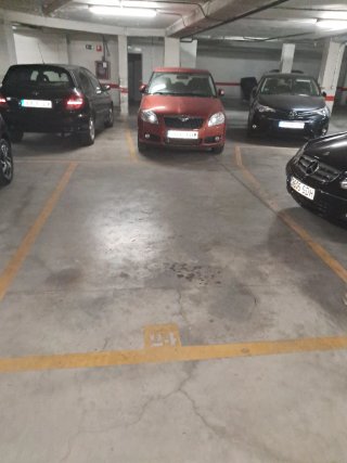 Amplia Plaza garaje en alquiler para coche.