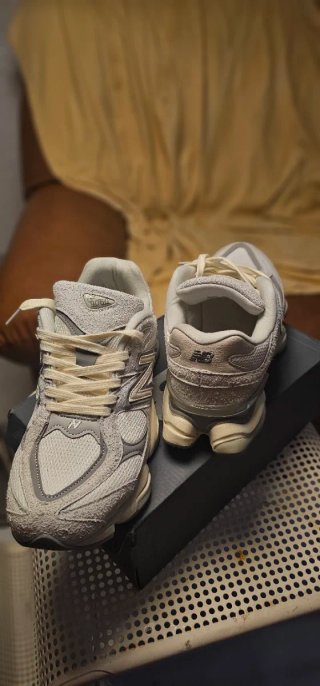 Zapatillas New Balance 9060 Nuevas Beige/Gris