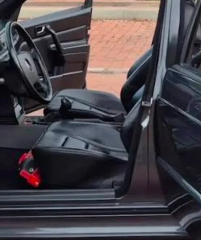 Extintor Mercedes Original con soporte.