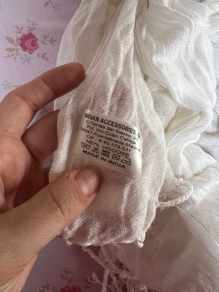 Pañuelo blanco con flecos nuevo