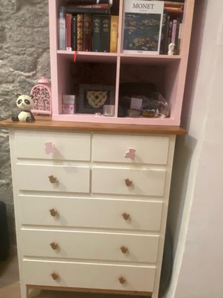 Cómoda Ikea madera.Se pueden cambiar los tiradores