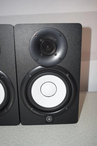 Altavoces Yamaha HS5