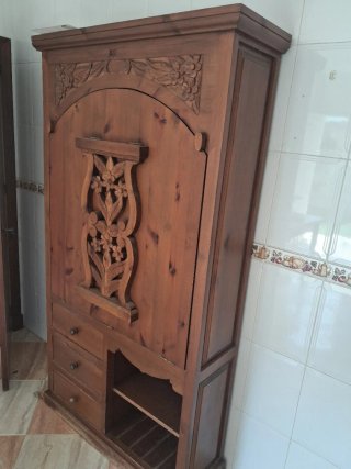 Mueble  madera botellero y mesa abatible