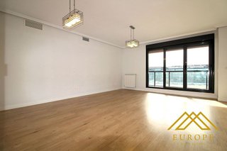 Piso en alquiler en Las Tablas en Madrid