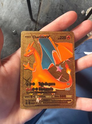 Carta Pokémon Charizard V Dorada