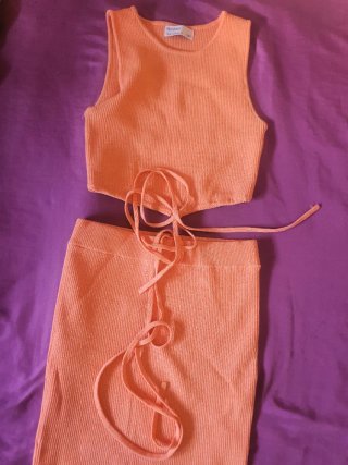 Conjunto Bershka Naranja o coral Talla S
