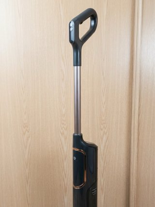 Aspiradora fregadora tipo Dyson inalámbrica