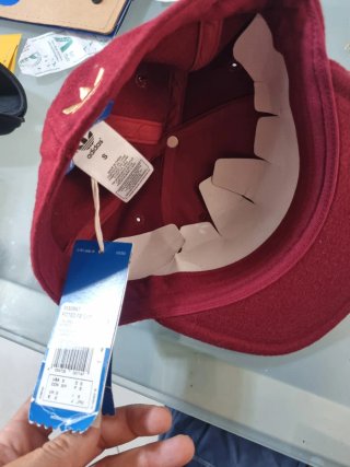 Cappello adidas Rosso Ottima qualità  Ottima vesti