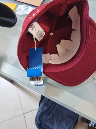 Cappello adidas Rosso Ottima qualità  Ottima vesti