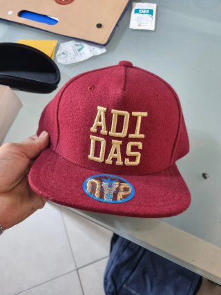 Cappello adidas Rosso Ottima qualità  Ottima vesti