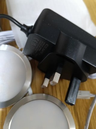 Lámpara LED ultrafina para armario VLio