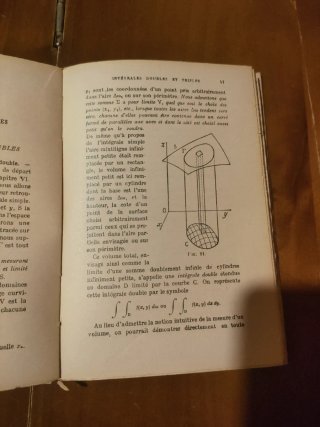 Libro antiguo de matemáticas en francés