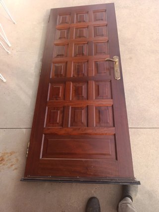 Puerta de Entrada de Madera Maciza (Madera de Teka