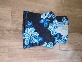 Blusa floral azul talla M