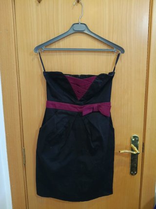 Vestido palabra de honor negro y morado