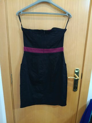 Vestido palabra de honor negro y morado