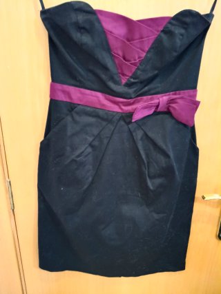 Vestido palabra de honor negro y morado