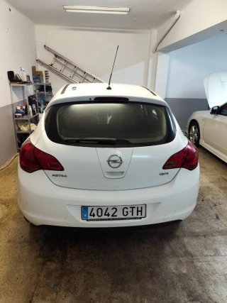 Opel Astra 2011