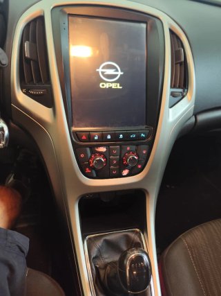 Opel Astra 2011