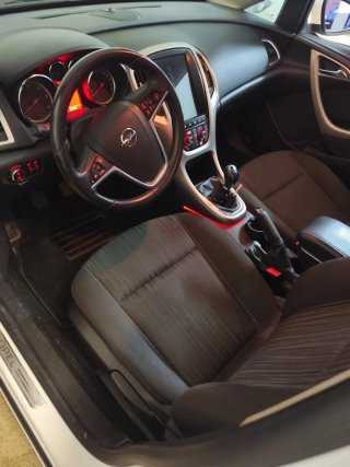 Opel Astra 2011