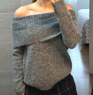 Jersey gris hombros descubiertos