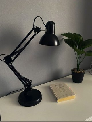 Lámpara de escritorio negra