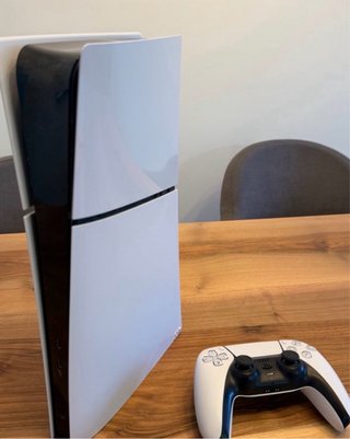 PlayStation 5 (PS5) Blanca y Negra
