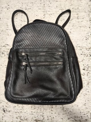 Mochila pequeña negra
