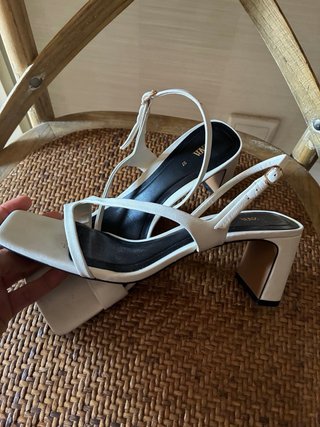 Sandalias de tiras blancas Zara Talla 37