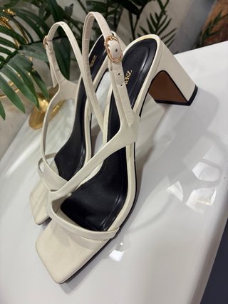 Sandalias de tiras blancas Zara Talla 37