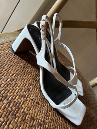 Sandalias de tiras blancas Zara Talla 37