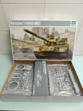 Maqueta Trumpeter T-80UD MBT 1/35