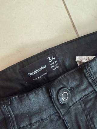 Pantalón efecto piel negro Stradivarius T.34