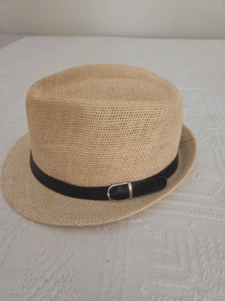 Sombrero de paja con cinta negra