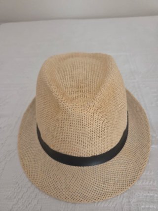 Sombrero de paja con cinta negra