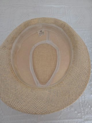 Sombrero de paja con cinta negra