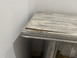 Mueble aparador madera desgastada